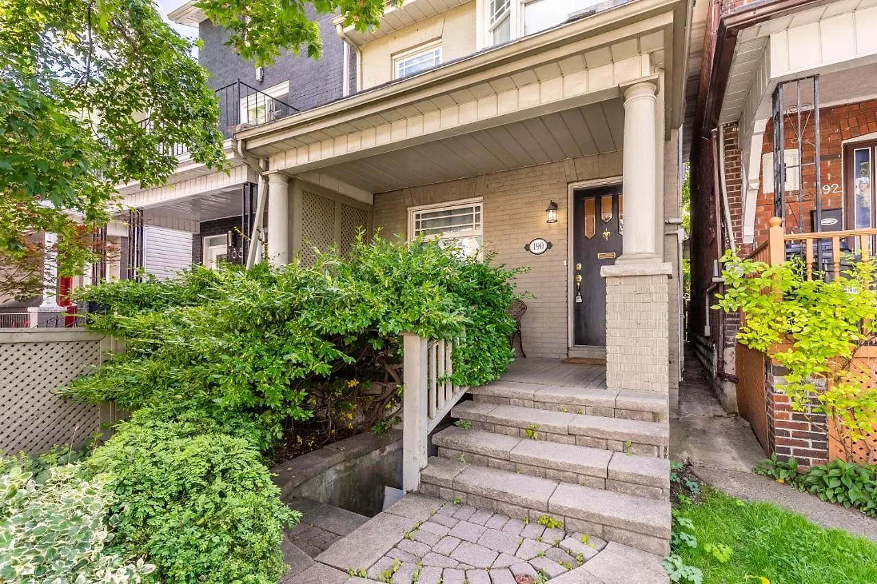 Guest house Cozy 5 Bedroom House In Downtown Toronto By Globalstay