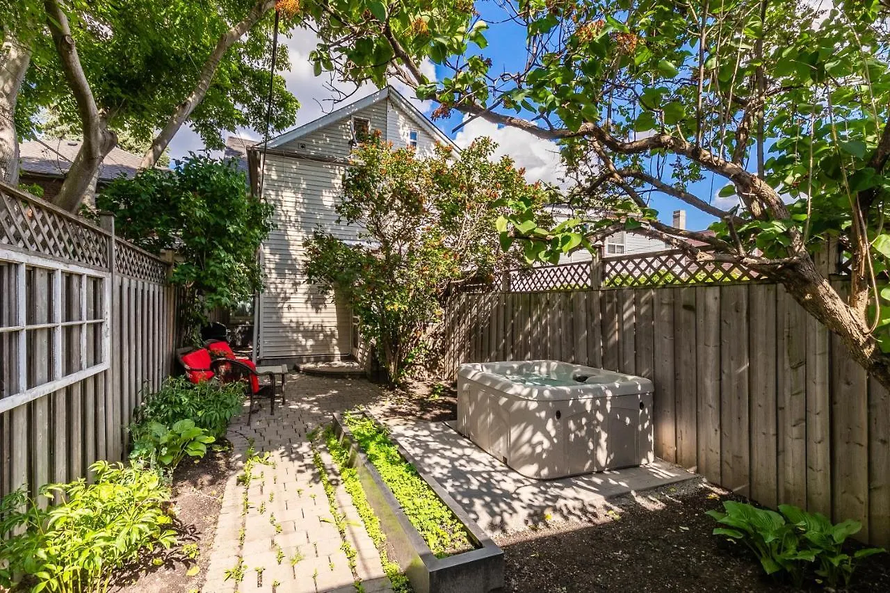 Cozy 5 Bedroom House In Downtown Toronto By Globalstay